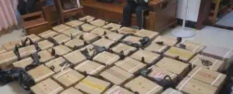 太讽刺了，贪了37箱人民币，56箱茅台，居然连送礼人是谁都不记得