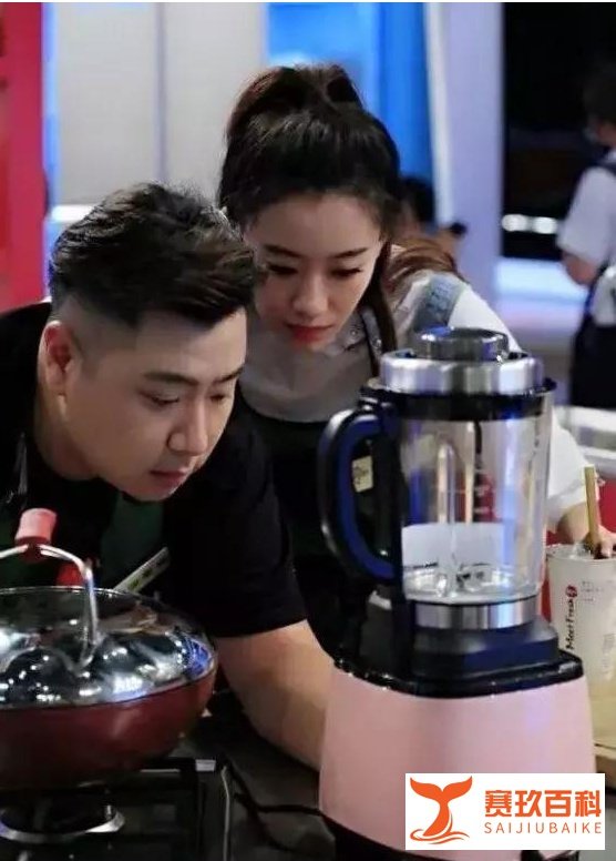 《鲜厨当道》坚守“本味”，做透美食综艺的电视表达