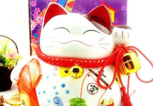 招财猫左手招什么右手招什么