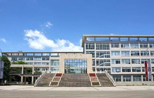 四川大学锦江学院2名学生死亡，警方的初步调查结果是什么？