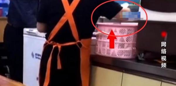 吉林一餐馆将剩菜给下桌客人？涉事餐馆：新来的钟点工将小菜回收