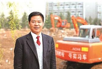 蓝翔董事长前妻刑满释放后为何会再成嫌疑人呢？