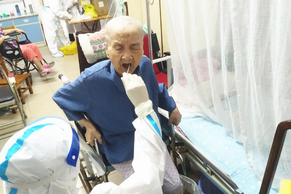 上海新增本土死亡病例32例,他们的身上都出现了哪些症状?