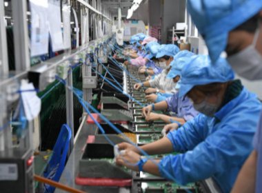 富士康年底淡季罕见大招工,奖金1万元,真能吸引来打工者吗?