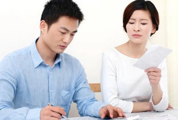 甘肃丈夫怕染新冠不愿接回妻子被诉离婚，法院对此是如何判决的？