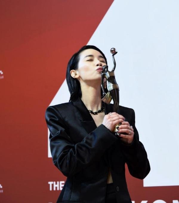 刘雅瑟获得金像奖影后后发长文!刘德华和她合影,明道发文祝福她