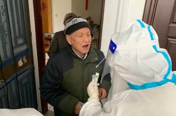 上海新增本土死亡病例32例，他们的身上都出现了哪些症状？