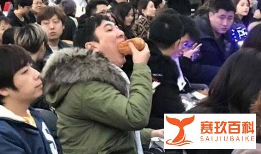 LOL：熊猫直播将王思聪吃热狗做成礼物，网友调侃：你app没了！
