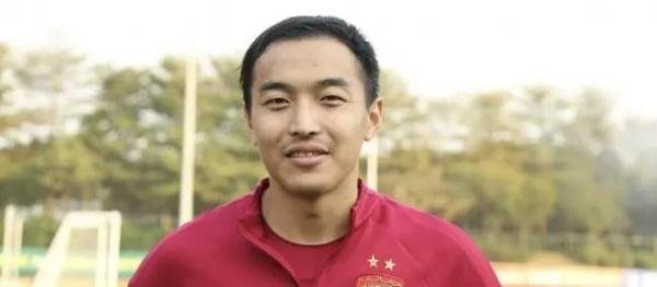 冯潇霆妻子背景深厚,身份更是十分显赫,从小就有足球梦