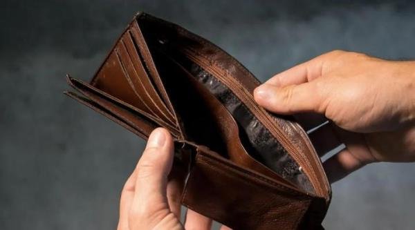 男子没钱又爱面子，偷女友近4万元供女友消费......