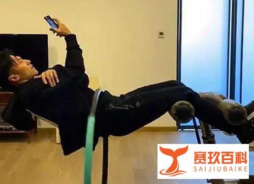 别盲目跟风谢霆锋悬空转呼啦圈 这是咋情况？