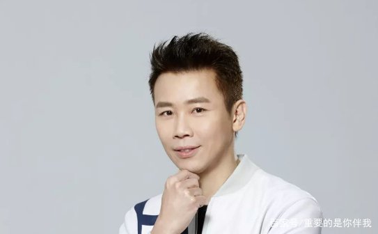 8年前，他骂哭张韶涵，给陶喆两次打0分，现在被打脸沦落成啥样了？