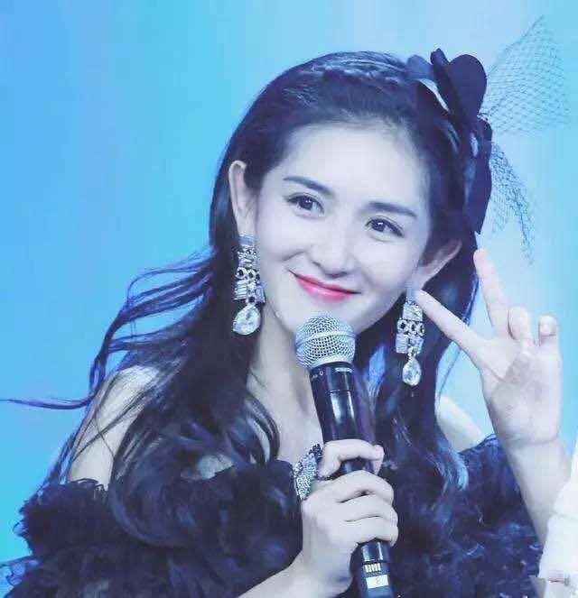 谢娜产后复出,直播首秀感谢赵丽颖,她们此前有过哪些交集?