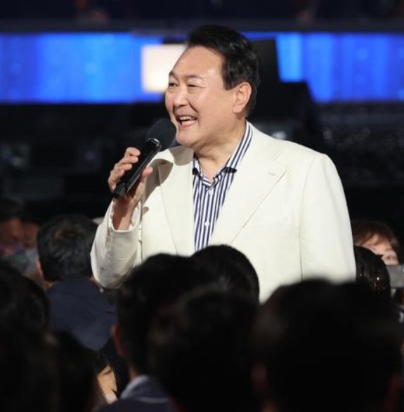 放了三星掌门人,尹锡悦首次特赦,为何没有前总统李明博?