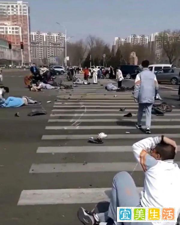 唐山一轿车冲入人群致多名学生受伤!安全驾驶,警钟长鸣