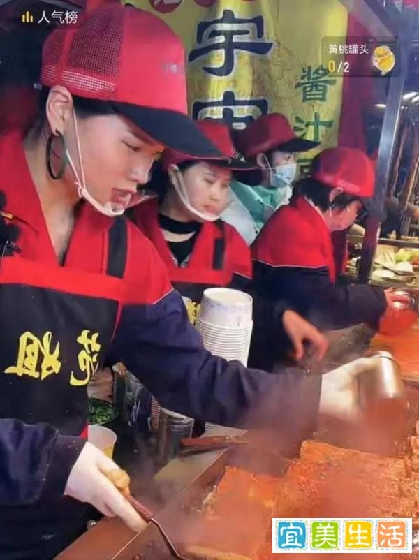 小夫妻夜市摆摊日营业额9184元引质疑 当事人回应：当日是偶然 但生意也不错