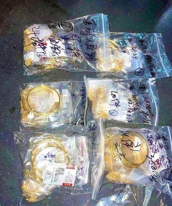整整2公斤！郑州高铁车长捡到价值百万黄金