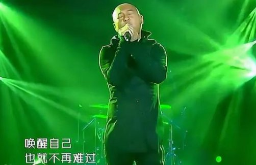 “零点乐队”周晓鸥:为何放弃一线乐队主唱,去跑龙套?有何隐情呢?