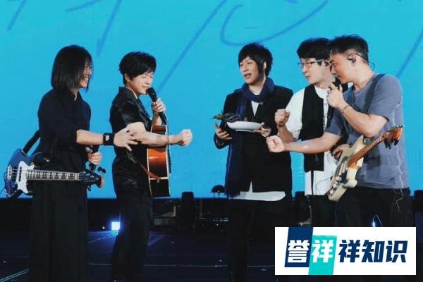 五月天因假唱,律师:可能被终身禁唱!阿信首发声:做好自己!