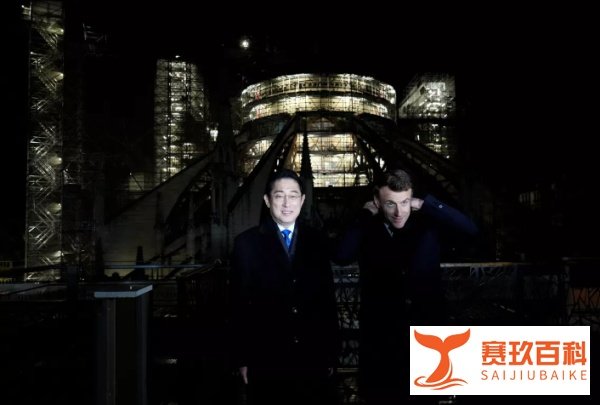 中法双语阅读｜巴黎圣母院：马克龙确认将于 2024 年重新开放