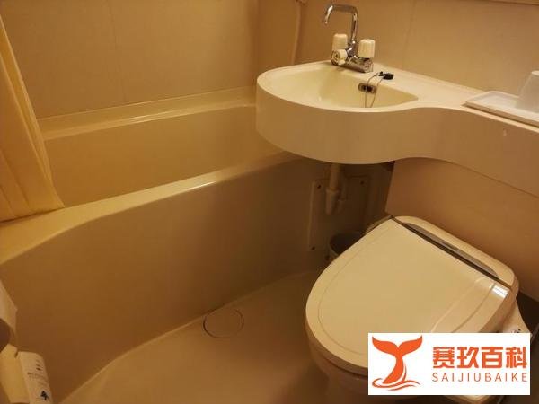 小伙使用酒店毛巾后被确诊淋病，双眼红肿，并伴有眼痛、流泪症状
