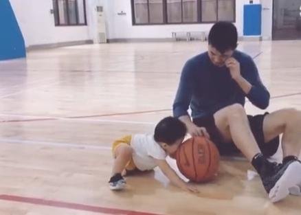和超模妻子很恩爱，36岁王仕鹏身价过亿，如今近况如何？