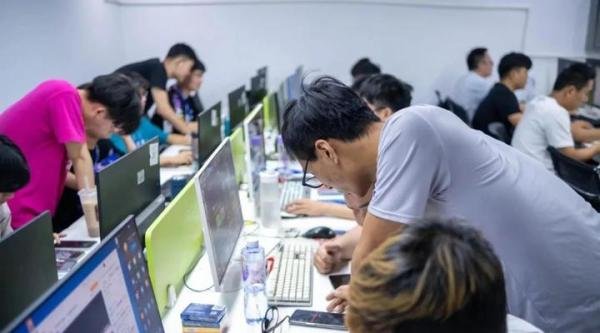 感恩过去，展望未来，庆祝众星孵化平台成立一周年！