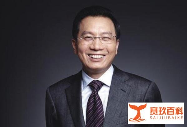 从木工到今身家300亿，不准员工叫他老总