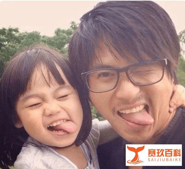 韩寒九岁女儿罕见曝光，与小时候长相完全不同，高颜值遗传了父母