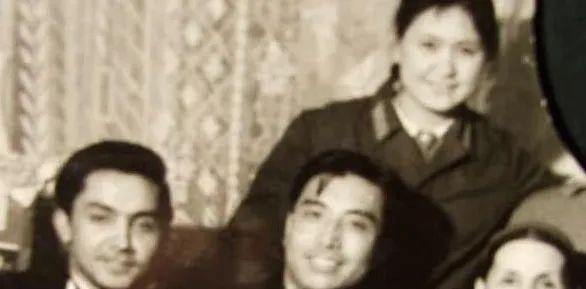 80岁李双江前妻私照曝光，原来是大名鼎鼎的她，比梦鸽名气还大