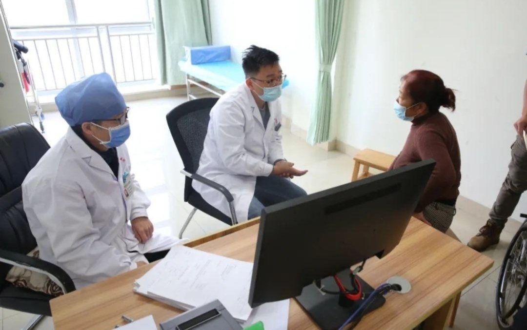 长沙一男孩腿疼20天是因为想念父母患上心病，这种病能治疗吗？