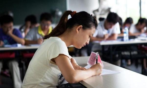 奇葩不?招聘高中数学老师,14个人报名,却只有1个人参加笔试!