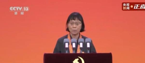 “江姐扮演者谈张桂海靠肩细节”使得网友：既感动又泪目