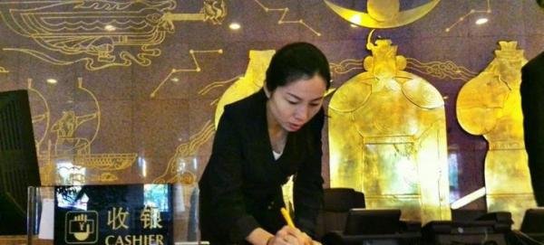 军长叫来500士兵砸场子，警察局长吓得不敢动，起因竟是一个杯子