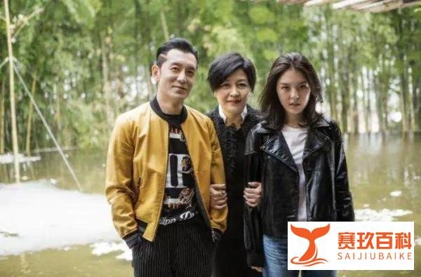 李咏55岁冥寿，妻子哈文晒郁金香忆亡夫，母女长居美国陪伴他