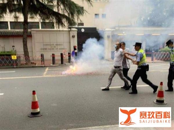 中国关闭美国驻成都领馆，全天网上直播！