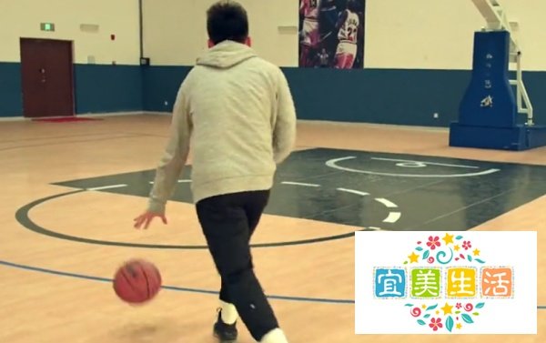 诺维斯基的金鸡独立投篮是如何完成的？
