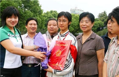 因“背母上学”而感动国人，却在28岁做变性手术的刘婷，现在怎样了？