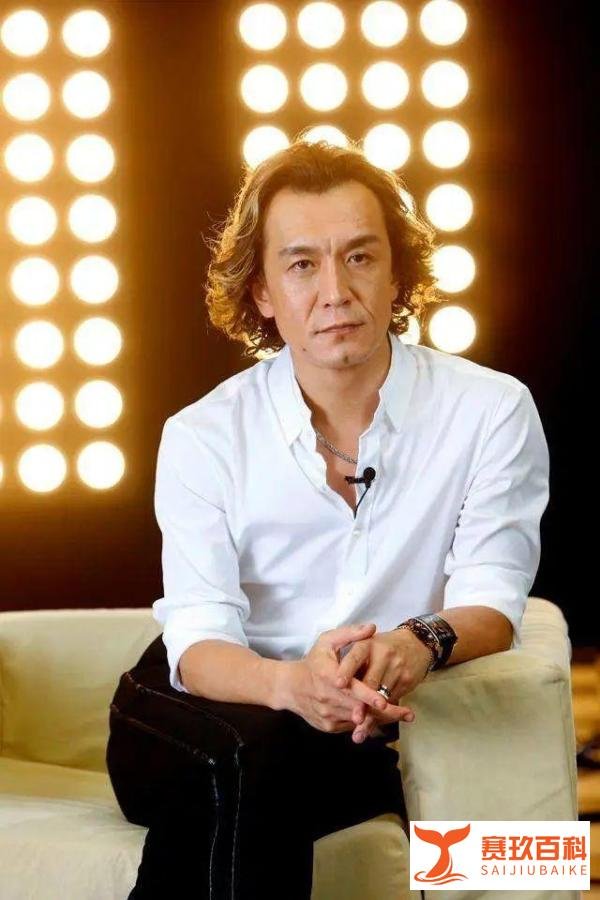 李咏55岁冥寿，妻子哈文晒郁金香忆亡夫，母女长居美国陪伴他