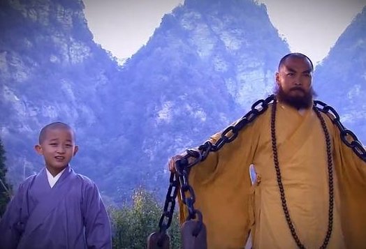 《倚天屠龙记》中,“昆仑三圣”何足道的武功是什么水平?
