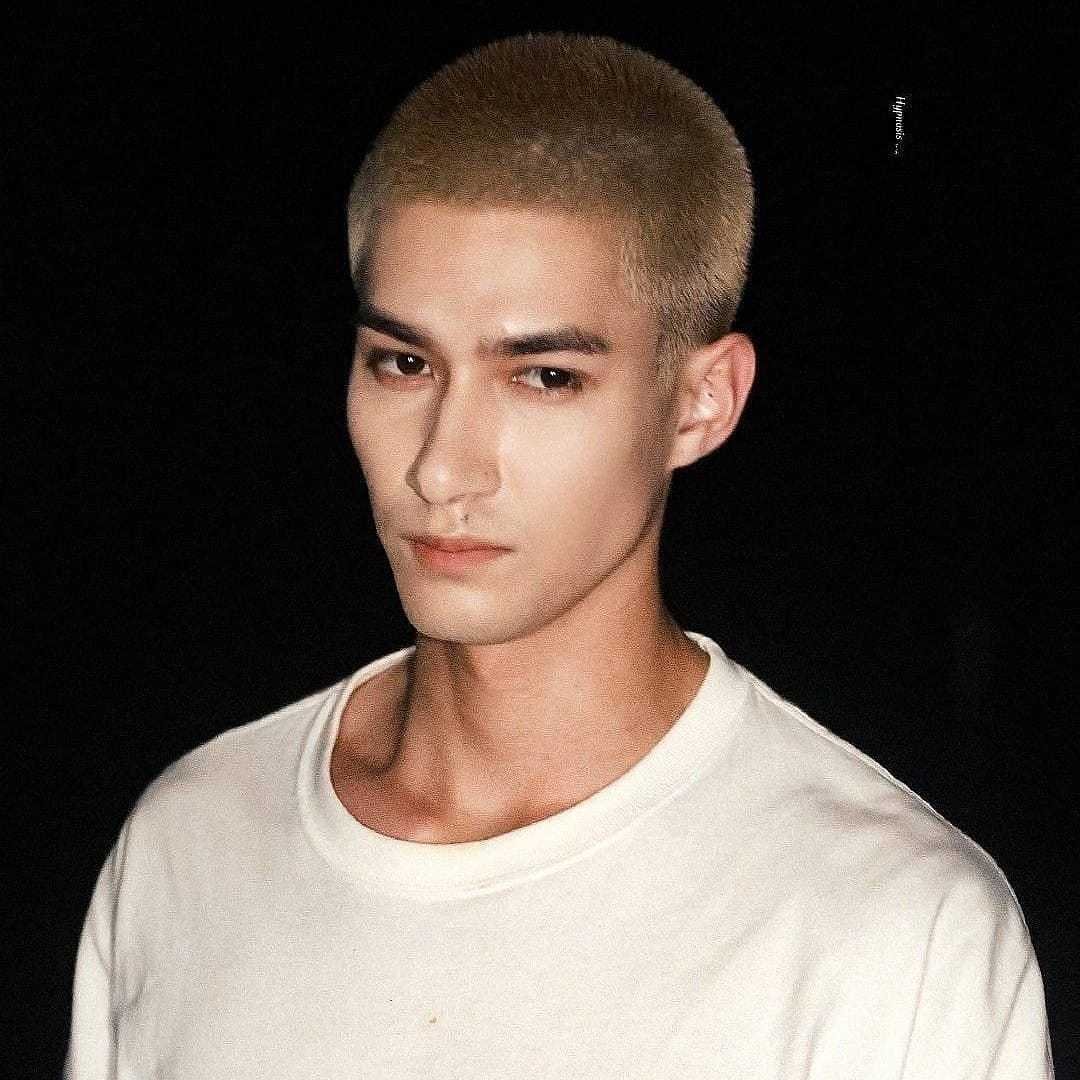 网友扒出米卡恋爱绯闻,和女友ins互动频繁,她的妈妈如何回应的?
