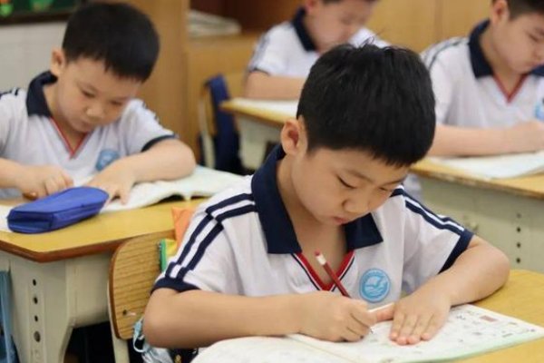 爱毛反裘的意思