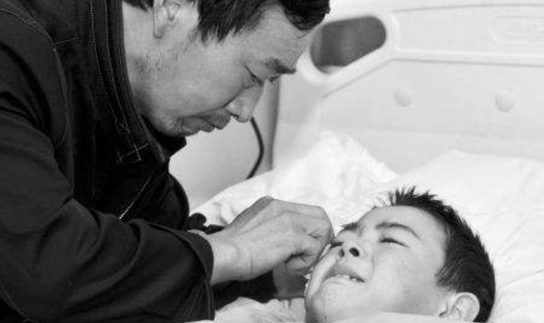 长沙一男孩腿疼20天是因为想念父母患上心病，这种病能治疗吗？