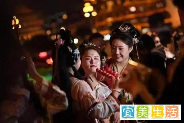过年曹县汉服卖了3个亿，厂家：没空吃饭