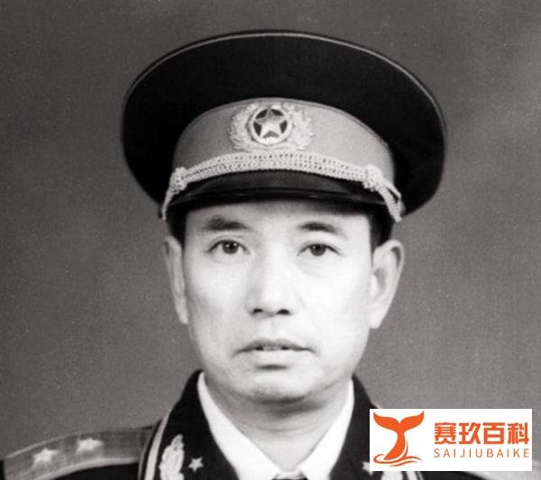 他是开国中将，也是塔山名将，更是司令专业户