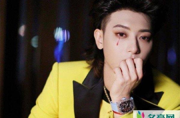 黄子韬回应元宵晚会造型争议 是我的问题我改