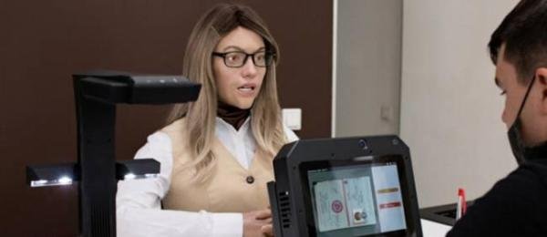 俄罗斯一市政中心迎来女机器人职员，企业还能在传统模式下安逸吗？