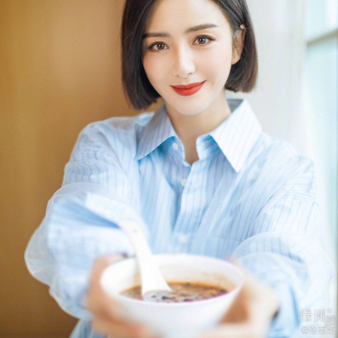 37岁的佟丽娅自称主持春晚压力很大,你怎么看呢?