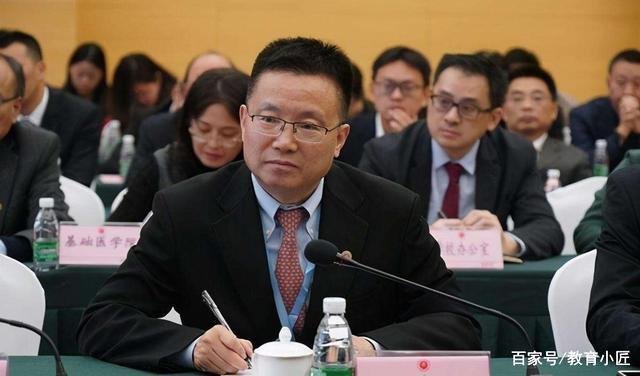 成都大学校长王清远迈过职业生涯的“大坎”了吗？