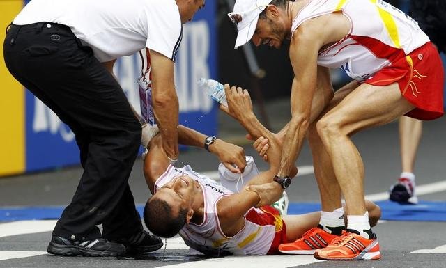 谷爱凌跑步中途被陌生男子强行拦下求合影，男子的行为有何不妥？